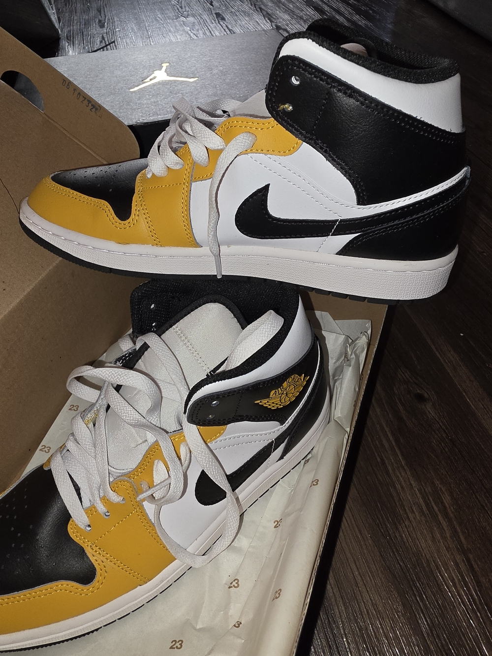 Nike Air Jordan 1 High Yellow Ochre Black White - Picture 3 of 7